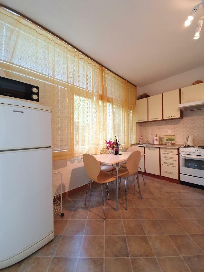 Apartmani Renata Brela Exteriör bild