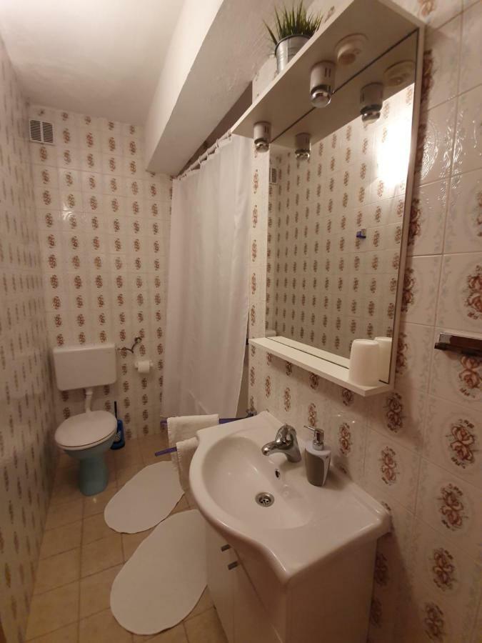 Apartmani Renata Brela Exteriör bild