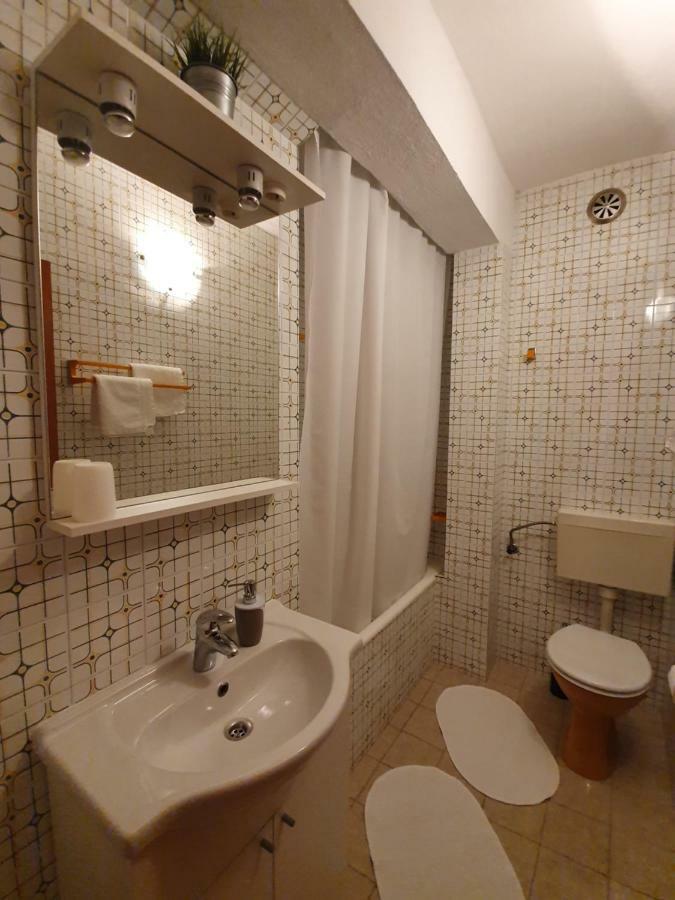 Apartmani Renata Brela Exteriör bild